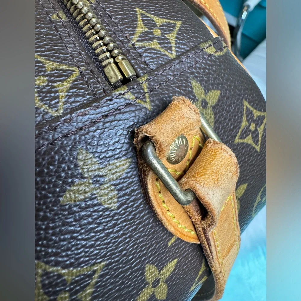 [SOLD] LV Monogram Crossbody Bag - Picture 4 of 16